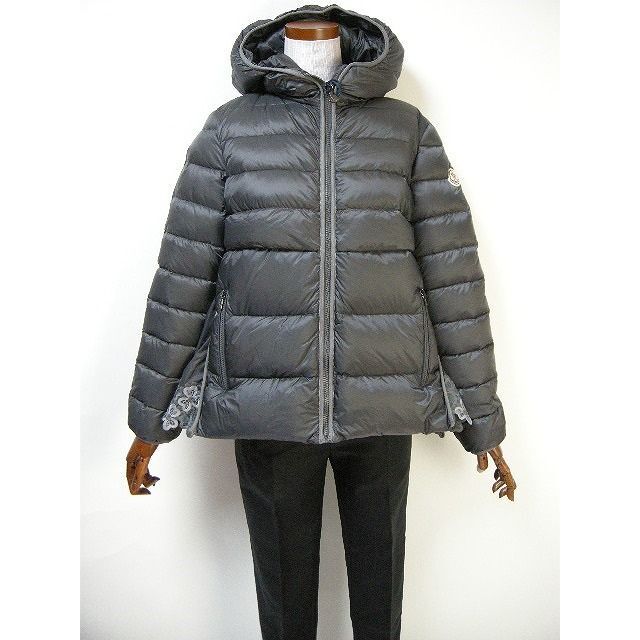 MONCLER(モンクレール)のキッズ12A(00-0相当)新品◆モンクレールMARGUERITESフリルダウン キッズ/ベビー/マタニティのキッズ服女の子用(90cm~)(ジャケット/上着)の商品写真