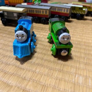 フィッシャープライス(Fisher-Price)の木製トーマス　雪　トーマス　すすかぶりパーシー(電車のおもちゃ/車)