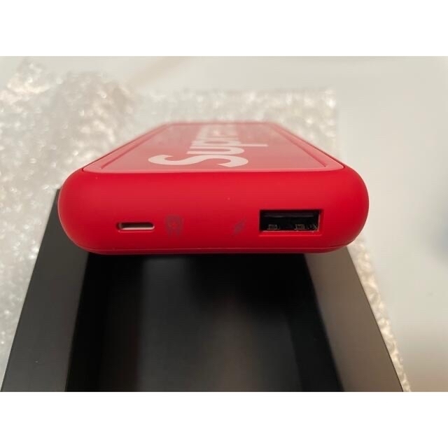 Supreme(シュプリーム)のSupreme mophie powerstation Plus XL red スマホ/家電/カメラのスマートフォン/携帯電話(バッテリー/充電器)の商品写真