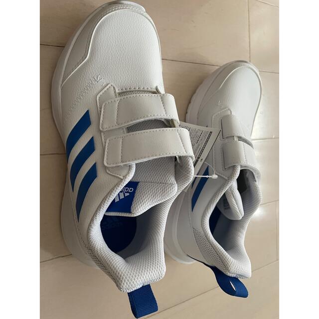 adidas(アディダス)のadidas 新品未使用品　22㎝ キッズ/ベビー/マタニティのキッズ靴/シューズ(15cm~)(スニーカー)の商品写真