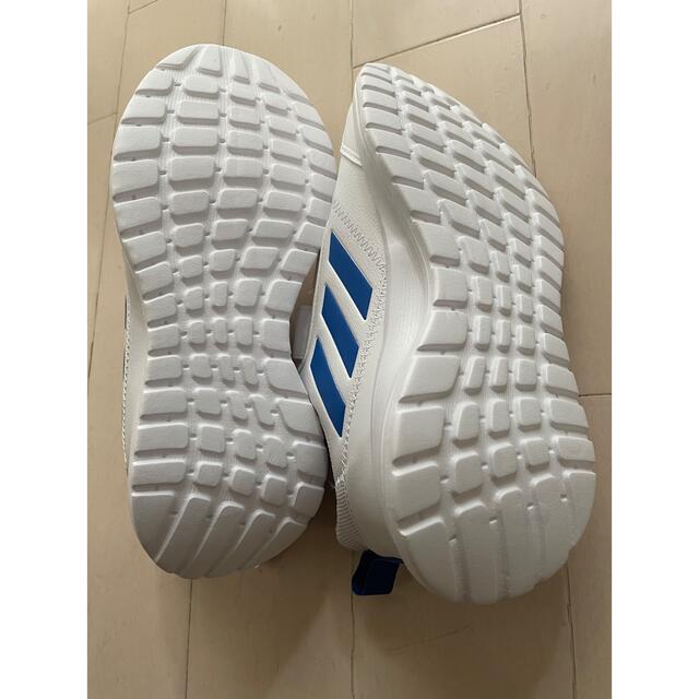 adidas(アディダス)のadidas 新品未使用品　22㎝ キッズ/ベビー/マタニティのキッズ靴/シューズ(15cm~)(スニーカー)の商品写真