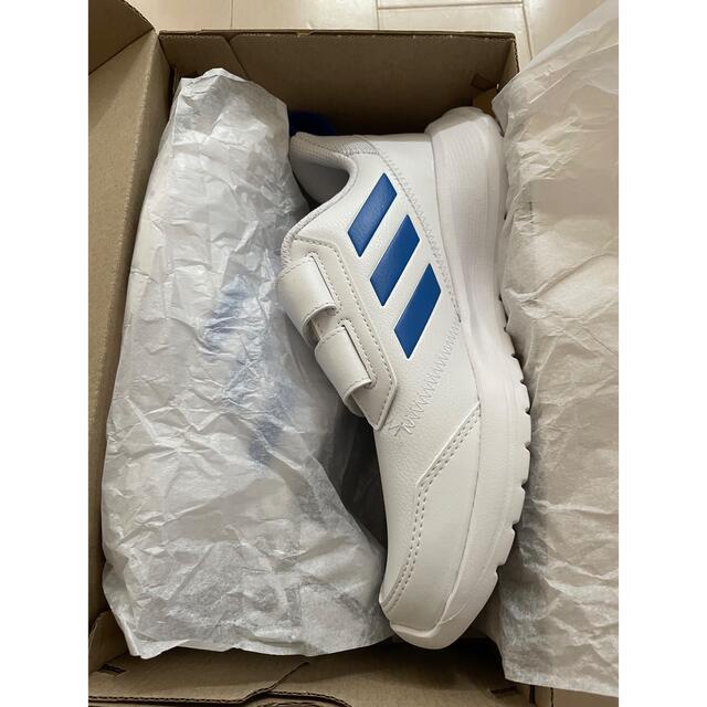 adidas(アディダス)のadidas 新品未使用品　22㎝ キッズ/ベビー/マタニティのキッズ靴/シューズ(15cm~)(スニーカー)の商品写真