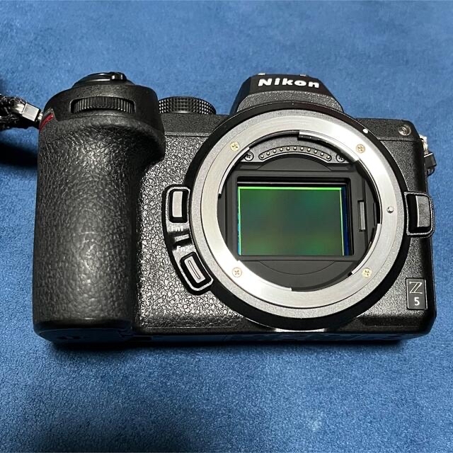 Nikon(ニコン)のNIKON Z5 ボディのみ　替バッテリー付 スマホ/家電/カメラのカメラ(ミラーレス一眼)の商品写真