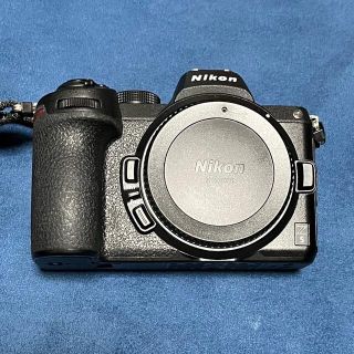 ニコン(Nikon)のNIKON Z5 ボディのみ　替バッテリー付(ミラーレス一眼)