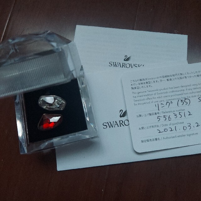 SWAROVSKI(スワロフスキー)のスワロフスキー　リング　証明書付　レッドカラー　クリアカラー レディースのアクセサリー(リング(指輪))の商品写真