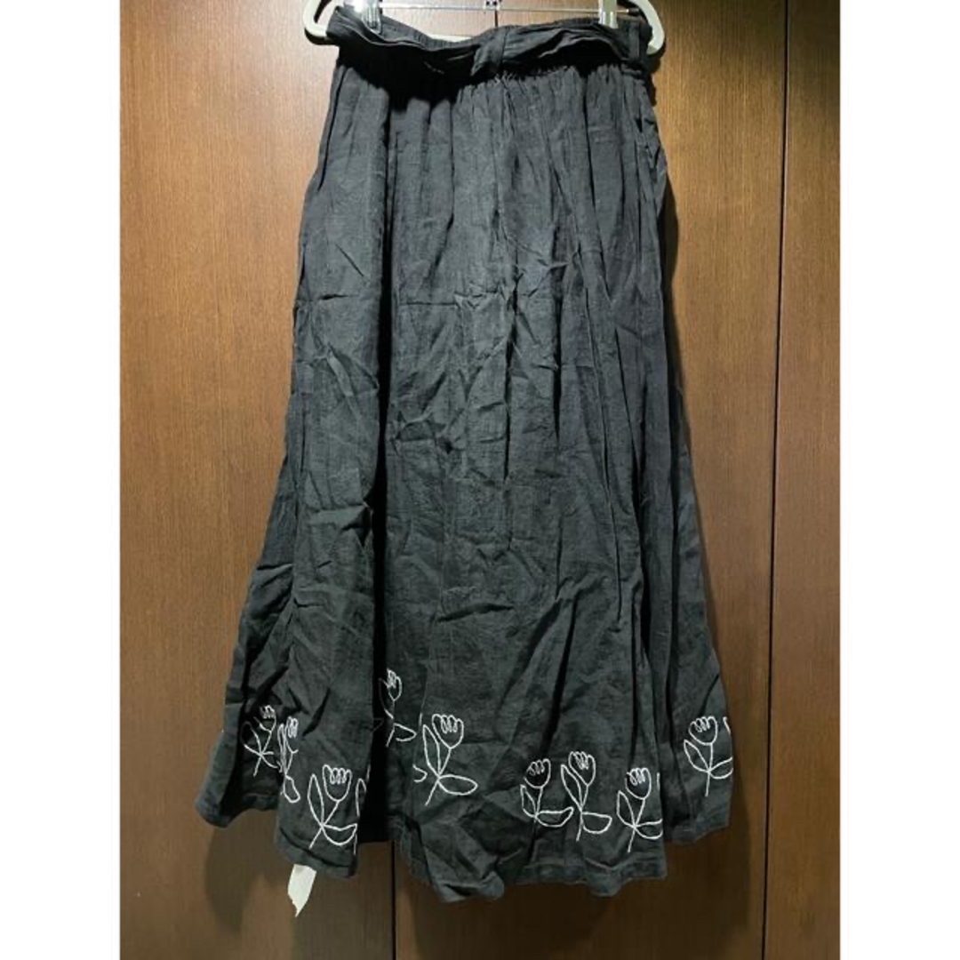 l'atelier du savon(アトリエドゥサボン)の☆新品☆l'atelier du savon花刺繍スカート レディースのスカート(ロングスカート)の商品写真