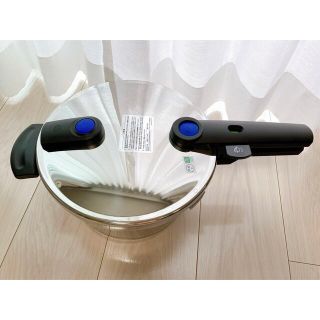 フィスラー(Fissler)の新品未使用　フィスラー　圧力鍋　ビタクイックプラス　ガラスフタ　レシピ　付き(鍋/フライパン)