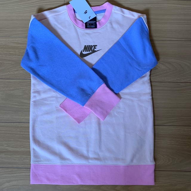 NIKE(ナイキ)のNIKE ジュニアトレーナー キッズ/ベビー/マタニティのキッズ服女の子用(90cm~)(Tシャツ/カットソー)の商品写真