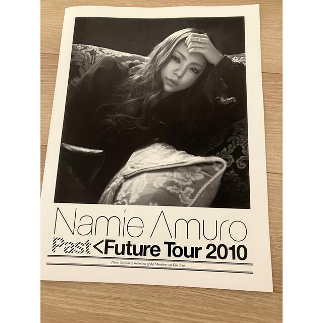 安室奈美恵　past<future パンフレット　グッズ エンタメ/ホビーのタレントグッズ(ミュージシャン)の商品写真