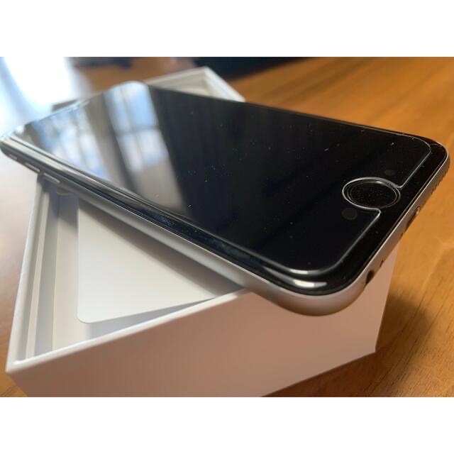 iPhone(アイフォーン)のiPhone6  64GB  シルバー　SoftBank 本体 スマホ/家電/カメラのスマートフォン/携帯電話(スマートフォン本体)の商品写真