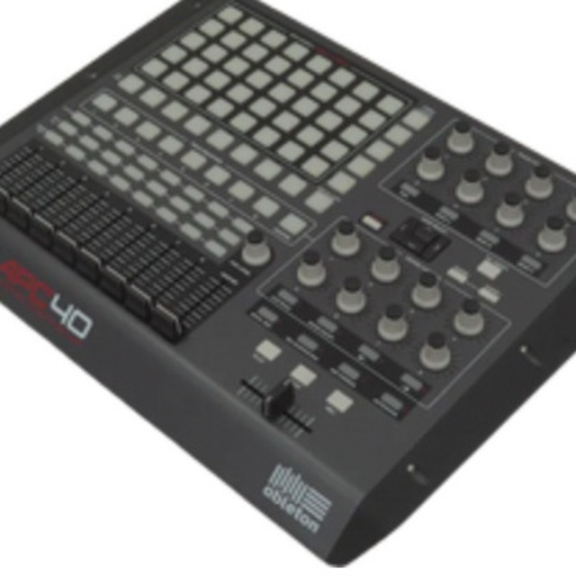 AKAI APC40 MIDIコントローラーの通販 by よもぎちゃん's shop|ラクマ