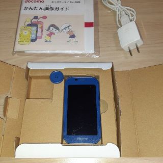 エヌティティドコモ(NTTdocomo)のキッズケータイ  docomo  SH-03M  ブルー　専用充電器付き(携帯電話本体)