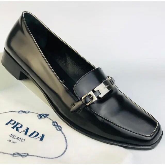 PRADA(プラダ)の美品★PRADA・レディース レザー ロゴプレート付 ローファー(351/2) レディースの靴/シューズ(ローファー/革靴)の商品写真