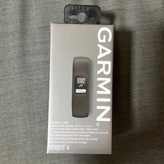 ガーミン(GARMIN)のGARMIN vívofit 4 Black レギュラーサイズ(トレーニング用品)
