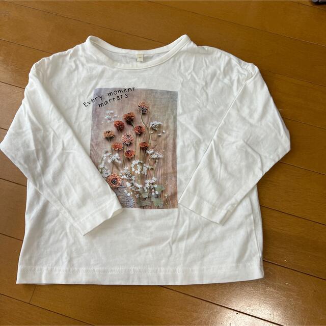 GU(ジーユー)の子供服 GU 花柄Tシャツ 110 キッズ/ベビー/マタニティのキッズ服女の子用(90cm~)(Tシャツ/カットソー)の商品写真