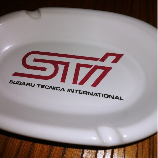 スバル(スバル)の灰皿　STi(スバル)　陶器製 自動車/バイクの自動車(車内アクセサリ)の商品写真