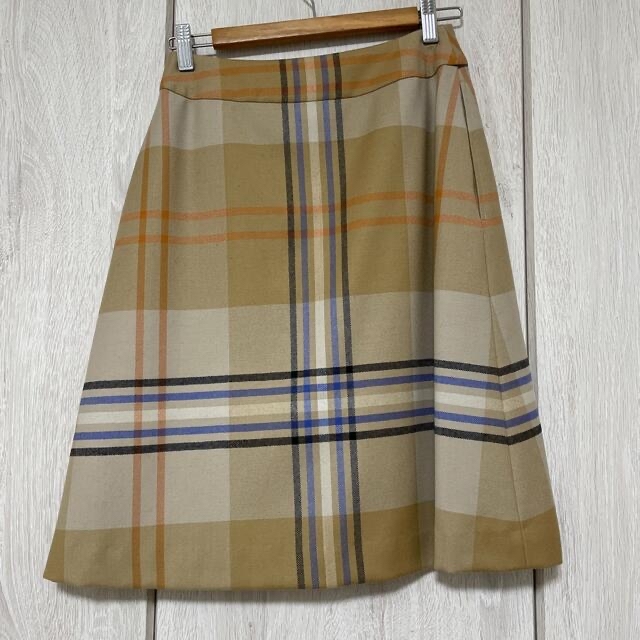 Yorkland(ヨークランド)のヨークランド　ベージュスカート　7号 レディースのスカート(ひざ丈スカート)の商品写真