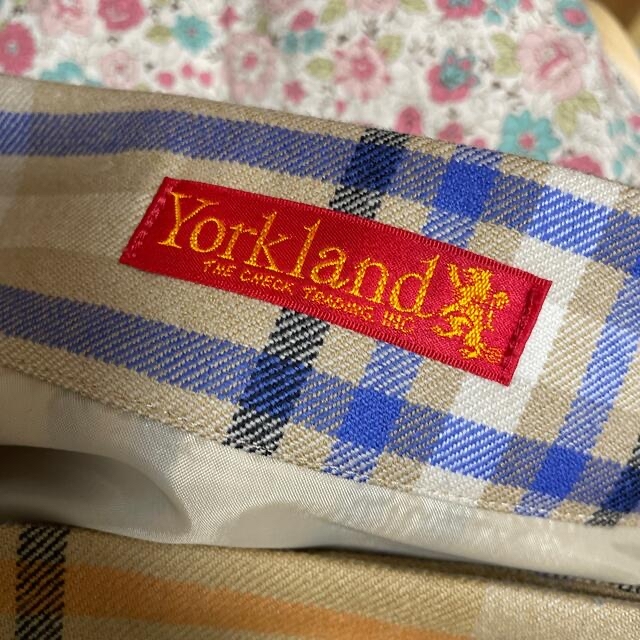 Yorkland(ヨークランド)のヨークランド　ベージュスカート　7号 レディースのスカート(ひざ丈スカート)の商品写真