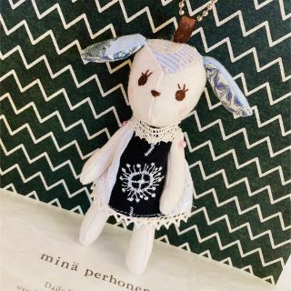 ミナペルホネン(mina perhonen)の【新作】ミナペルホネン　タレ耳うさちゃんチャーム(1)(バッグチャーム)