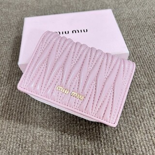 miumiu - ✨新品同様✨ ミュウミュウ  二つ折り財布  新品未使用