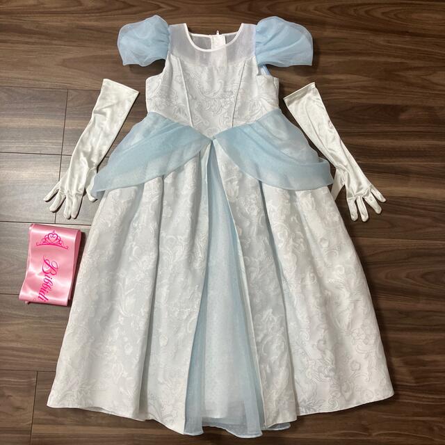 Disney(ディズニー)の【chii⭐︎さま専用】ビビディバビディブティック　シンデレラドレス120 キッズ/ベビー/マタニティのキッズ服女の子用(90cm~)(ドレス/フォーマル)の商品写真