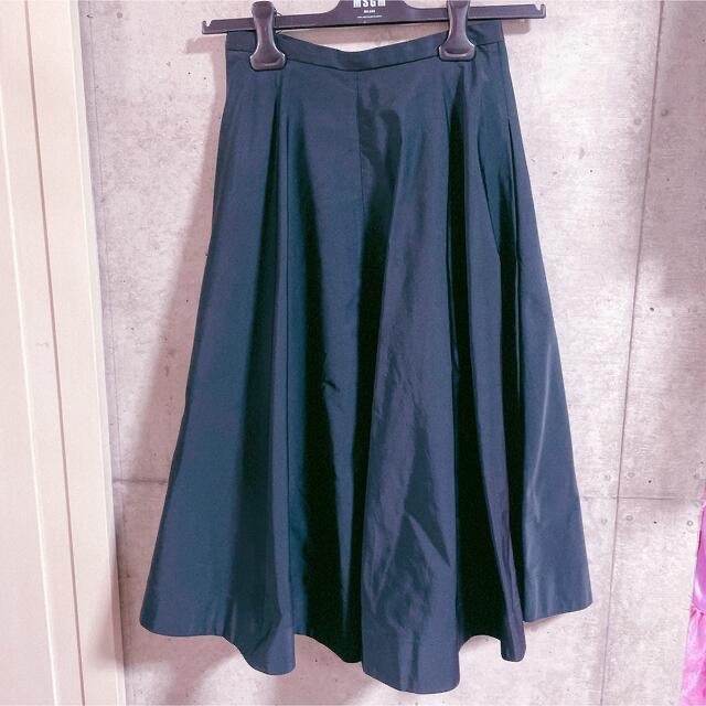 N°21(ヌメロヴェントゥーノ)のヌメロヴェントゥーノ  サテン　スカート レディースのスカート(ひざ丈スカート)の商品写真