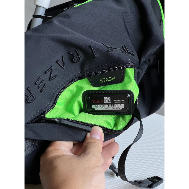 即納正規品 TUMI - TUMI RAZER『ボーズマン』スリング ボディバックの