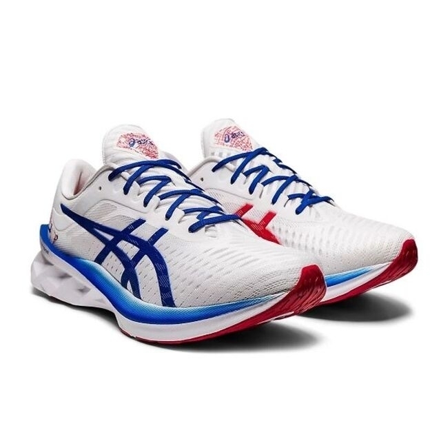 asics(アシックス)の最後新品26.0　ロンドンモデル　NOVABLAST　ノヴァブラスト　厚底　弾む スポーツ/アウトドアのランニング(シューズ)の商品写真