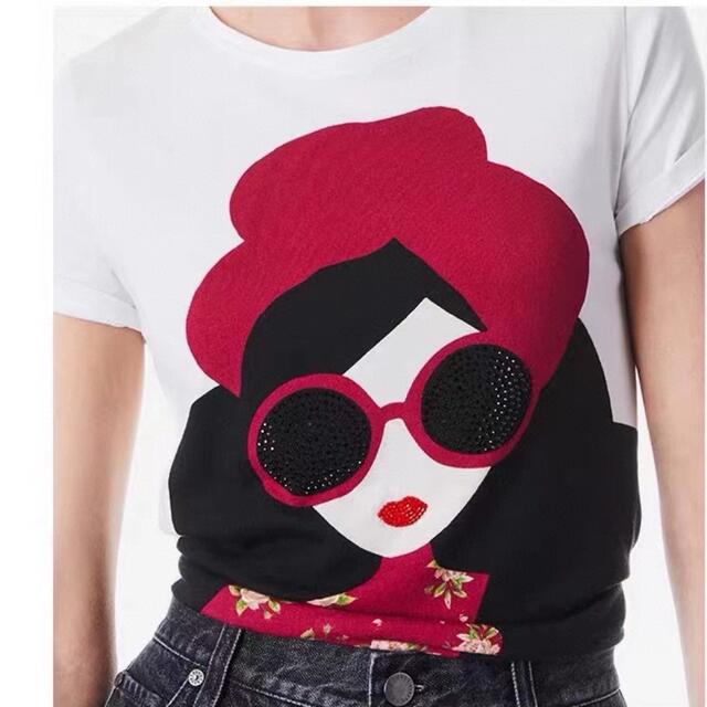 Alice+Olivia(アリスアンドオリビア)の❤️★Alice olive 22新作新品     人形柄　Tシャツ　オシャレ レディースのトップス(Tシャツ(半袖/袖なし))の商品写真