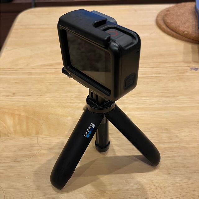 GoPro(ゴープロ)のGoPro hero5 純正三脚付 スマホ/家電/カメラのカメラ(ビデオカメラ)の商品写真