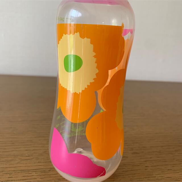 marimekko(マリメッコ)のマリメッコ　哺乳瓶　240ml 出産準備　ピンク　ベビー用品　赤ちゃん　ウニッコ キッズ/ベビー/マタニティの授乳/お食事用品(哺乳ビン)の商品写真