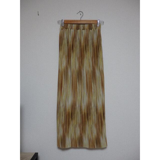 【coca】ランダムラインプリーツスカート　イエロー レディースのスカート(ロングスカート)の商品写真