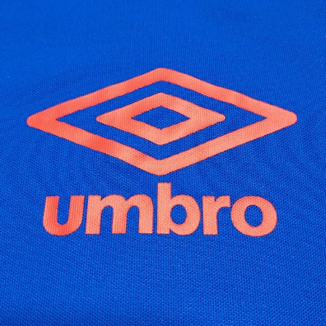 UMBRO(アンブロ)のDESCENTE umbro 160cm UPF15 ロングスリーブシャツ スポーツ/アウトドアのサッカー/フットサル(ウェア)の商品写真