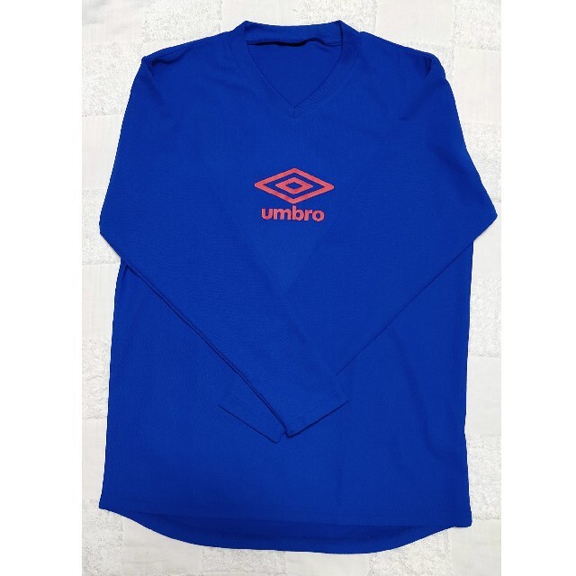 UMBRO(アンブロ)のDESCENTE umbro 160cm UPF15 ロングスリーブシャツ スポーツ/アウトドアのサッカー/フットサル(ウェア)の商品写真