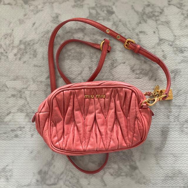 miu miu♡マテラッセピンクポシェット