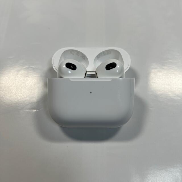 Apple(アップル)のアップル AirPods 第3世代 MME73J/A ふたば様用 スマホ/家電/カメラのオーディオ機器(ヘッドフォン/イヤフォン)の商品写真