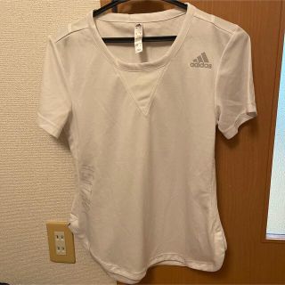 アディダス(adidas)のadidas Tシャツ(Tシャツ(半袖/袖なし))