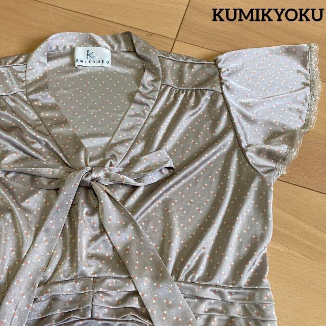 kumikyoku（組曲）(クミキョク)のKUMIKYOKU 組曲 カットソー ドット 光沢感 レディースのトップス(カットソー(半袖/袖なし))の商品写真