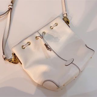 トッズ(TOD'S)のトッズ＊バッグ＊ショルダーバッグ＊ホワイト＊アイボリー＊レザー(ショルダーバッグ)