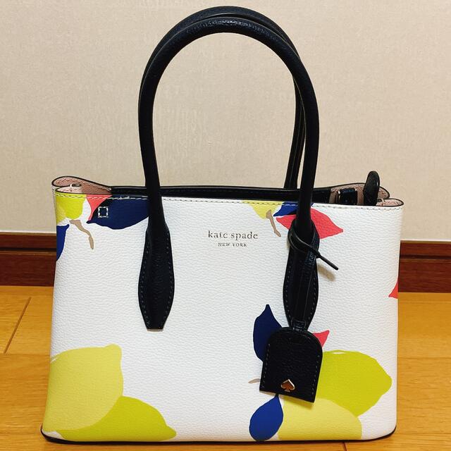 kate spade new york(ケイトスペードニューヨーク)のkate spade ケイトスペード 2way バッグ ホワイト  レモン レディースのバッグ(ハンドバッグ)の商品写真