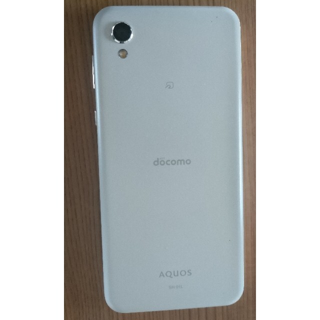 AQUOS(アクオス)のAQUOS sense2 SH-01L docomo SIMロック解除済 スマホ/家電/カメラのスマートフォン/携帯電話(スマートフォン本体)の商品写真