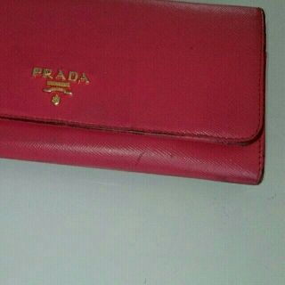 プラダ(PRADA)のPRADA  ヴィヴィットなピンクの長財布(財布)