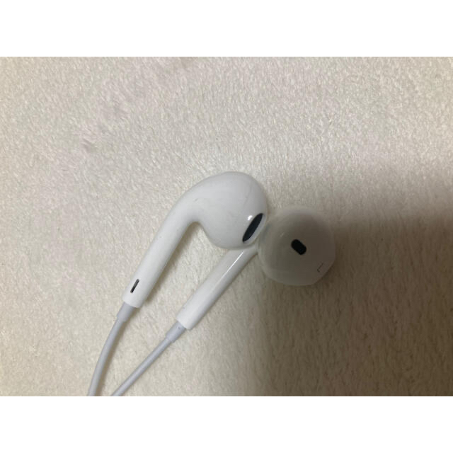 Apple(アップル)のイヤホン スマホ/家電/カメラのオーディオ機器(ヘッドフォン/イヤフォン)の商品写真