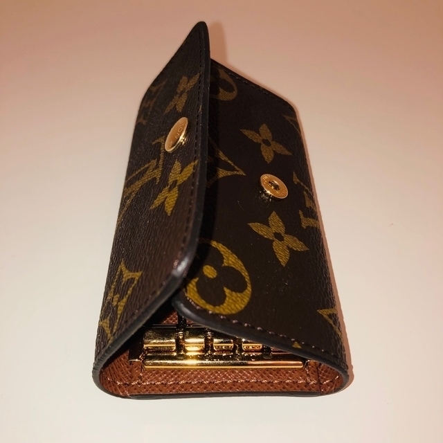 LOUIS VUITTON(ルイヴィトン)のlouis vuitton / ミュルティクレ 4 レディースのファッション小物(キーケース)の商品写真