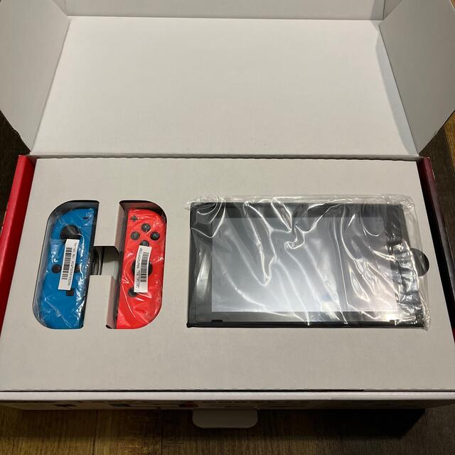 Nintendo Switch(ニンテンドースイッチ)の【美品】Switch スイッチ 本体 エンタメ/ホビーのゲームソフト/ゲーム機本体(携帯用ゲーム機本体)の商品写真