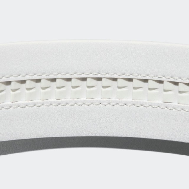 adidas(アディダス)のアディダス　ベルト　白　ゴルフ　メタリックロゴ　無段階調節ベルト スポーツ/アウトドアのゴルフ(ウエア)の商品写真