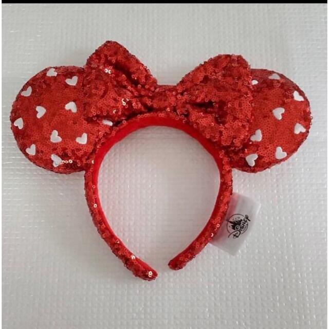 Disney(ディズニー)のディズニーカチューシャ　ミニー　レッドスパンコール　ハート　刺繍　赤 レディースのヘアアクセサリー(カチューシャ)の商品写真