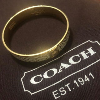 コーチ(COACH)のCOACH  コーチ　バングル　ブレスレット　ゴールド × ホワイト(ブレスレット/バングル)