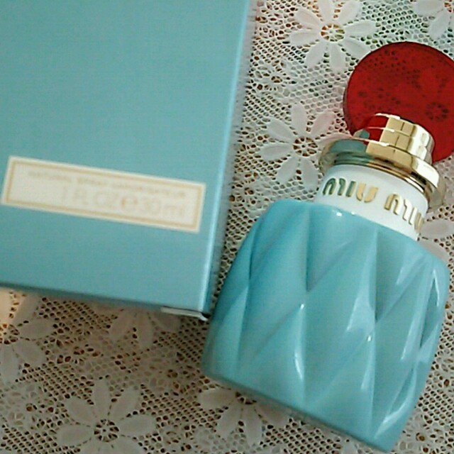 miumiu(ミュウミュウ)のmiu miu☆オードパルファム 30ml コスメ/美容の香水(香水(女性用))の商品写真
