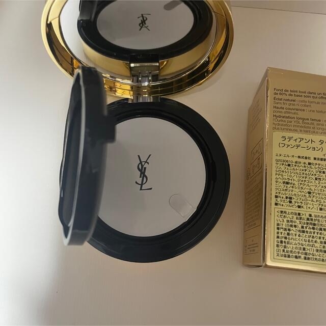 Yves Saint Laurent Beaute(イヴサンローランボーテ)の新品未使用♡イブサンローランYSLラディアントタッチグロウパクトBR20 コスメ/美容のベースメイク/化粧品(ファンデーション)の商品写真